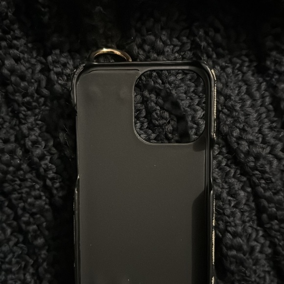 Adorable stylish iPhone 15 pro max case w/handle kickstand - Picture 6 of 7